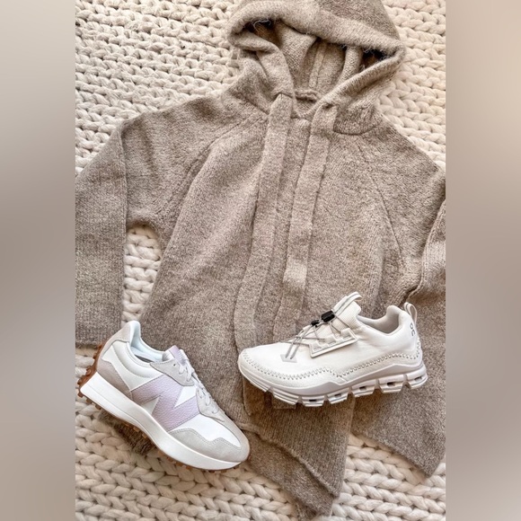 NWT Pistola ELENA OVERSIZED HOODIE - TAUPE. Size Medium/Large - Picture 3 of 10